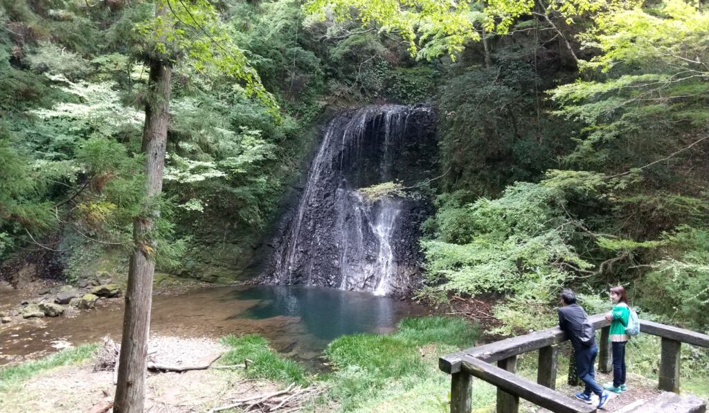 四方木不動滝行き方